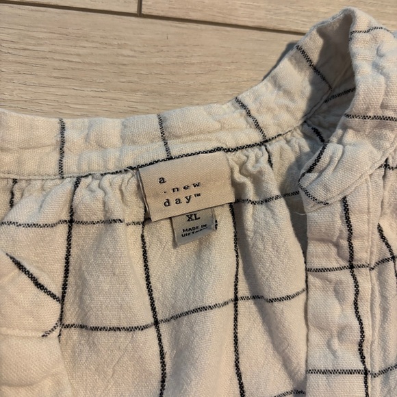 A New Day White and Black Checkered Women's Top - Picture 2 of 4